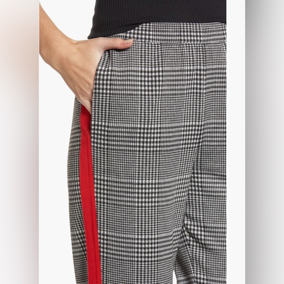 Stylish Plaid Women's Pants with Red Stripe - Picture 4 of 9